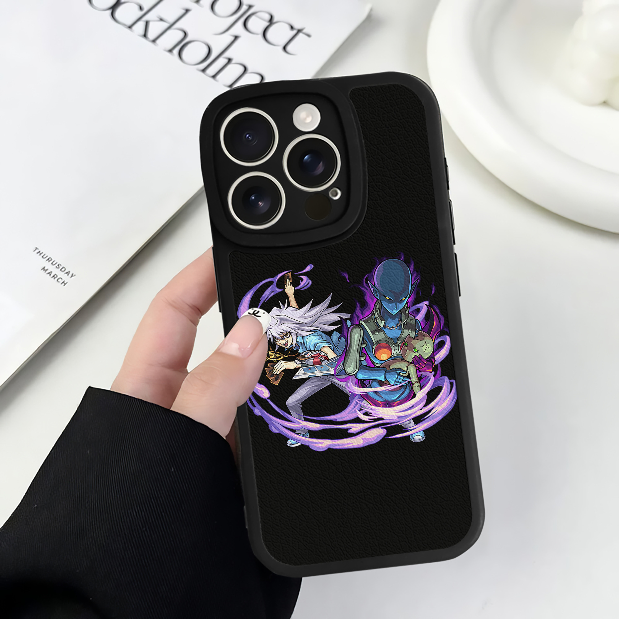 （画像用） 遊☆戯☆王 Yu-Gi-Oh! 【iPhone 16シリーズ対応】シリコンスマホケース（レザー調） 材質：シリコン